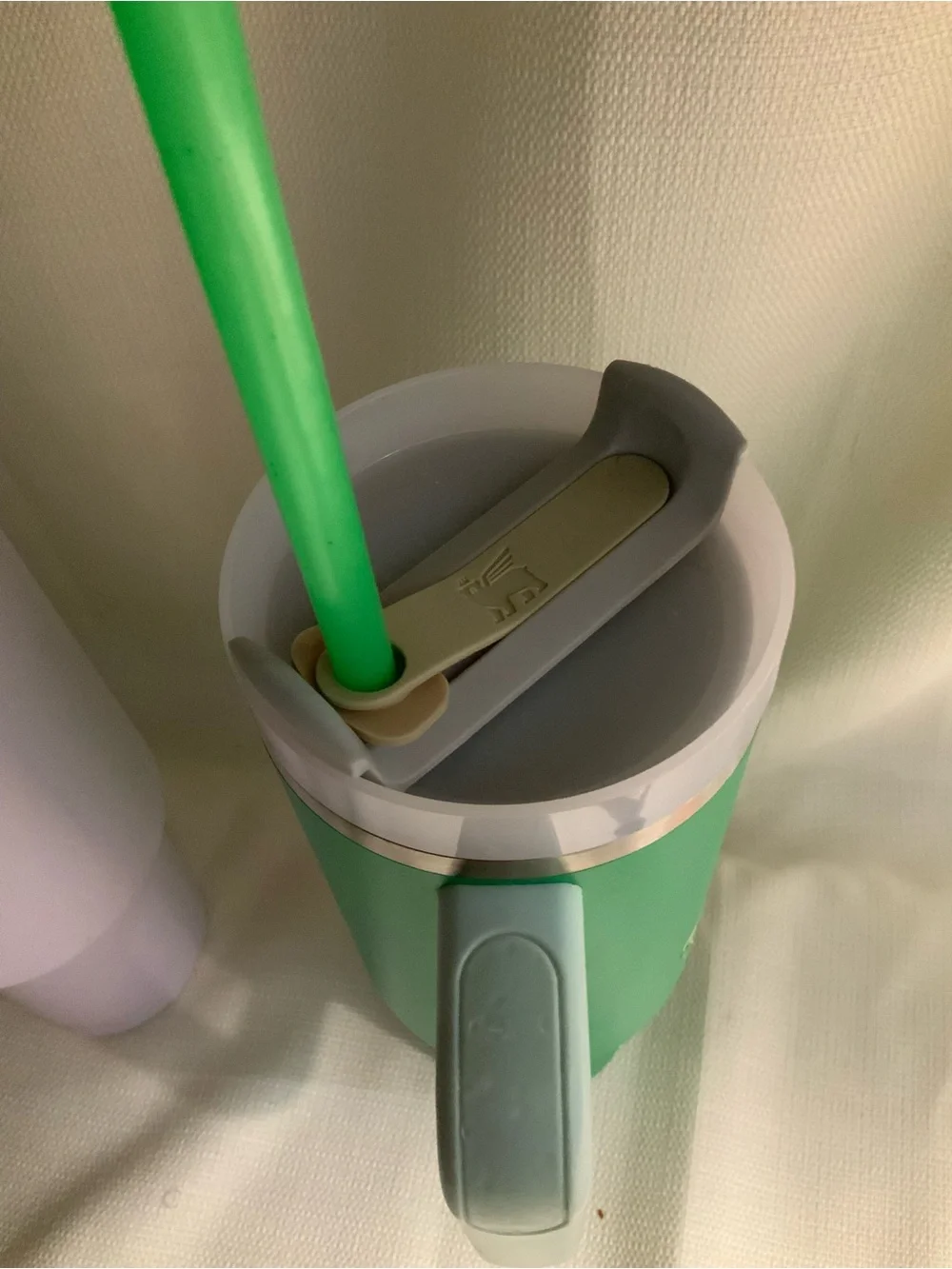 Lots of 2 40oz Stanley green & White Insulated Travel Mugs with Handles. - Picture 3 of 6